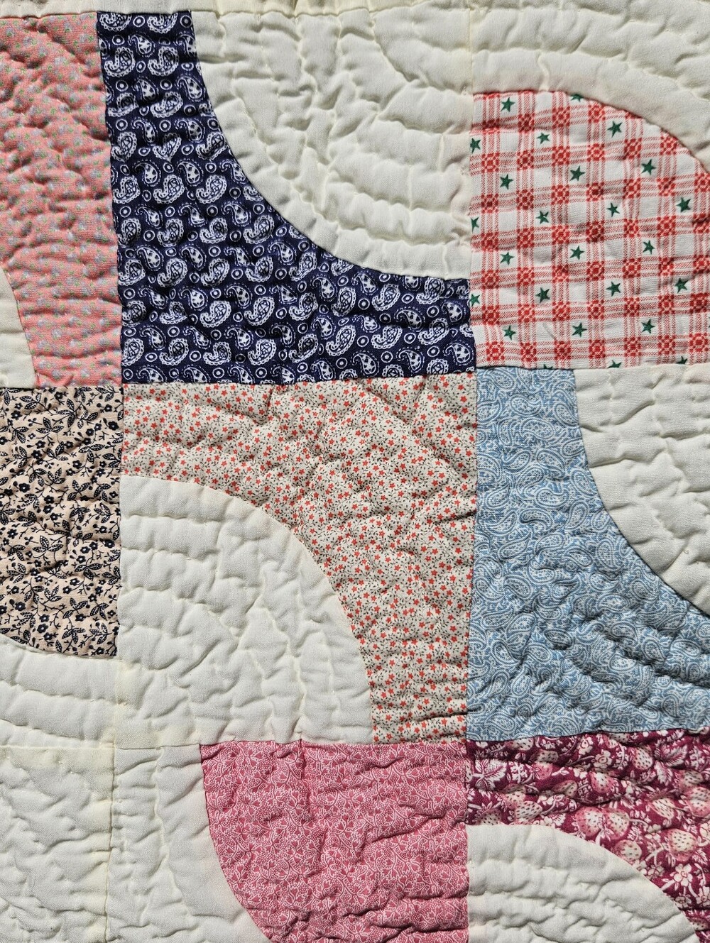HANDMADE QUILT, Vintage Handmade Quilt, Queen Size Quilt, Edna Rosas Quilt - Picture 6 of 7